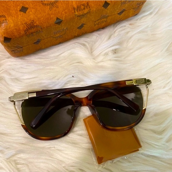 Brand New MCM Unisex 57mm Cat Eye Sunglasses with MCM Cloth and Care Booklet - Picture 4 of 11